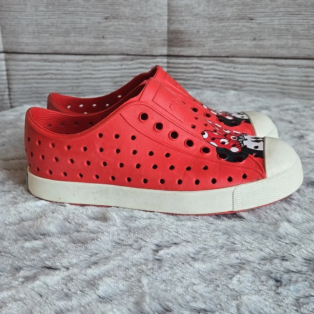 Native Minnie Mouse Shoes, Kids Size 13